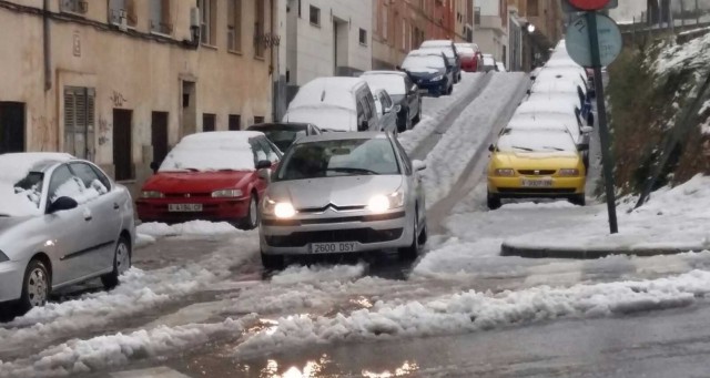 La nieve corta las carreteras comarcales del interior de la provincia de Alicante