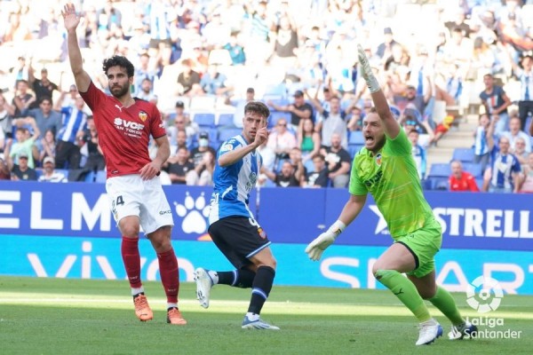 El Valencia tampoco gana en Cornellà