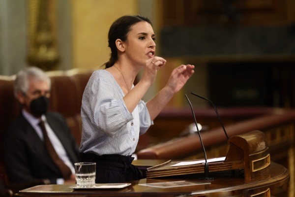 El Gobierno sigue negociando sobre la 'tasa rosa' y la gestación subrogada dentro de la ley del aborto