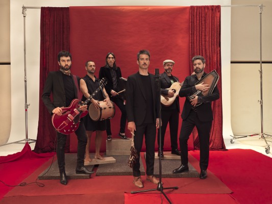 Vetusta Morla se suma a la fiebre del folclore español 