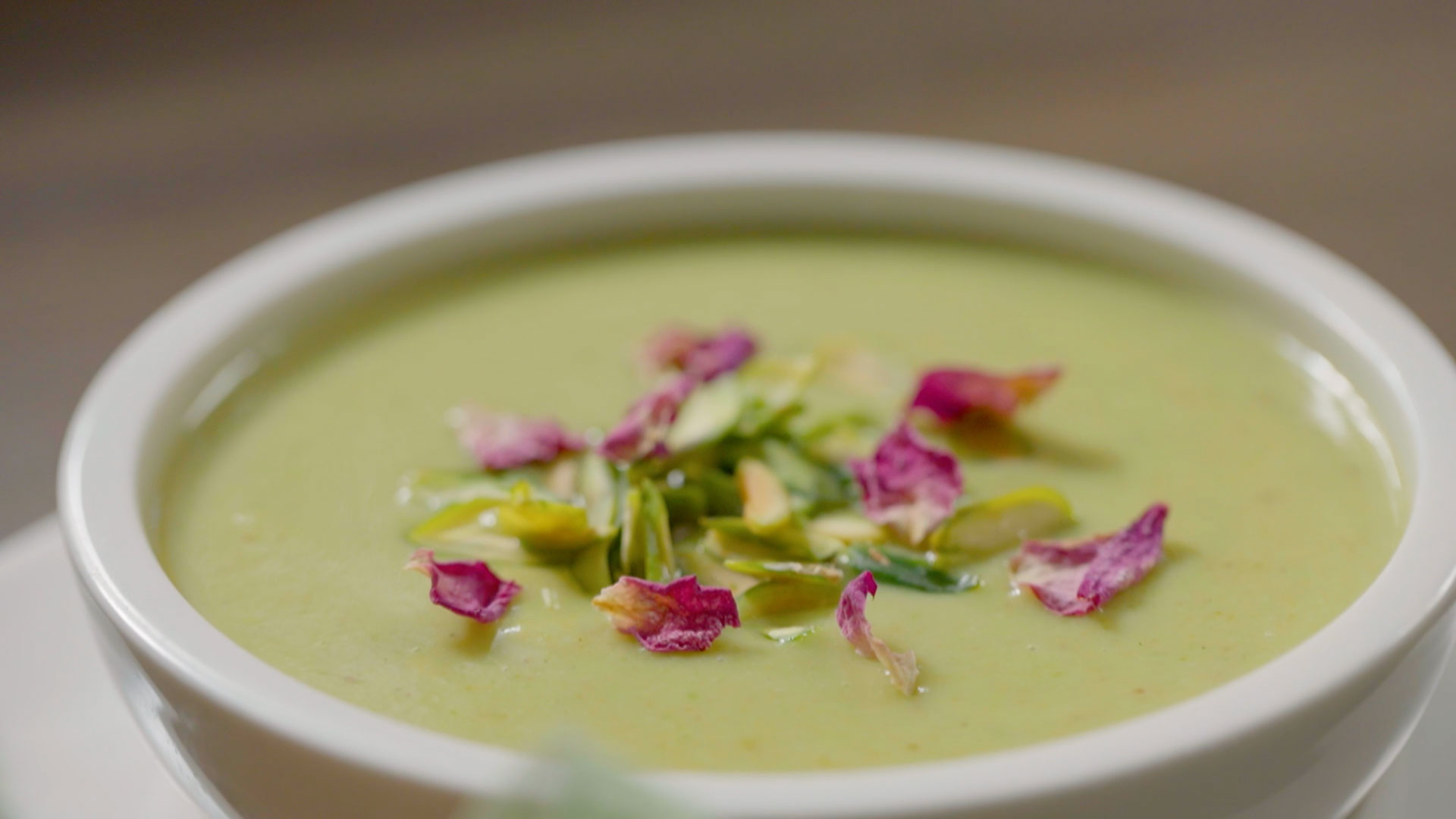 El chef hindú Sanjeev Kapoor elige el pistacho para dar un toque de color a las recetas veraniegas