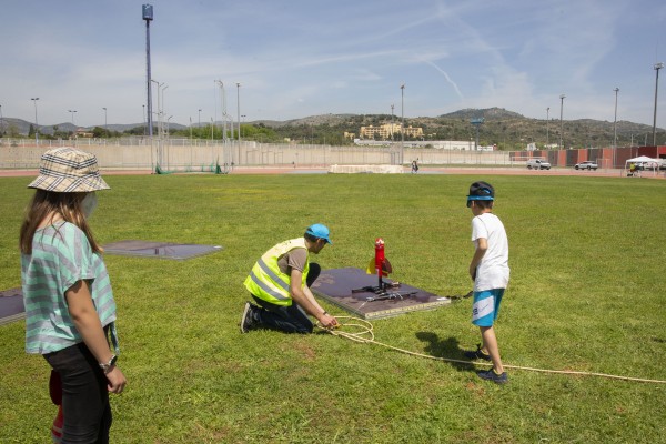 Más de 200 alumnos participan en el Concurso Water Rockets de la Cátedra Facsa-UJI