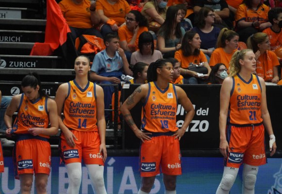 El Valencia Basket cierra una compleja campaña con dos títulos y pendiente de la Euroliga
