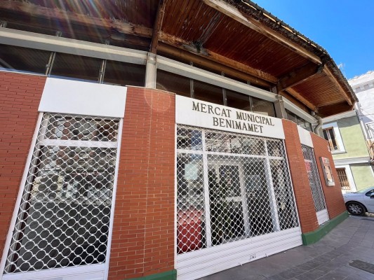 Cierra el mercado de Benimàmet tras abandonar las últimas tres paradas