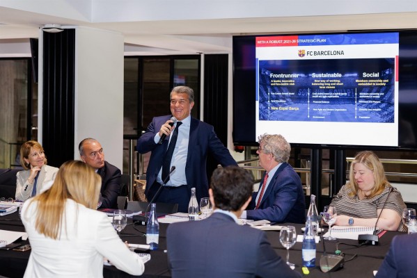 Laporta vende junto a Goldman Sachs el 'Espai Barça' a posibles inversores