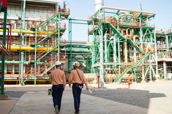 Repsol invierte 14,7 millones en un compresor en Escombreras que evitará la emisión de 19.800 toneladas de CO2 anuales

