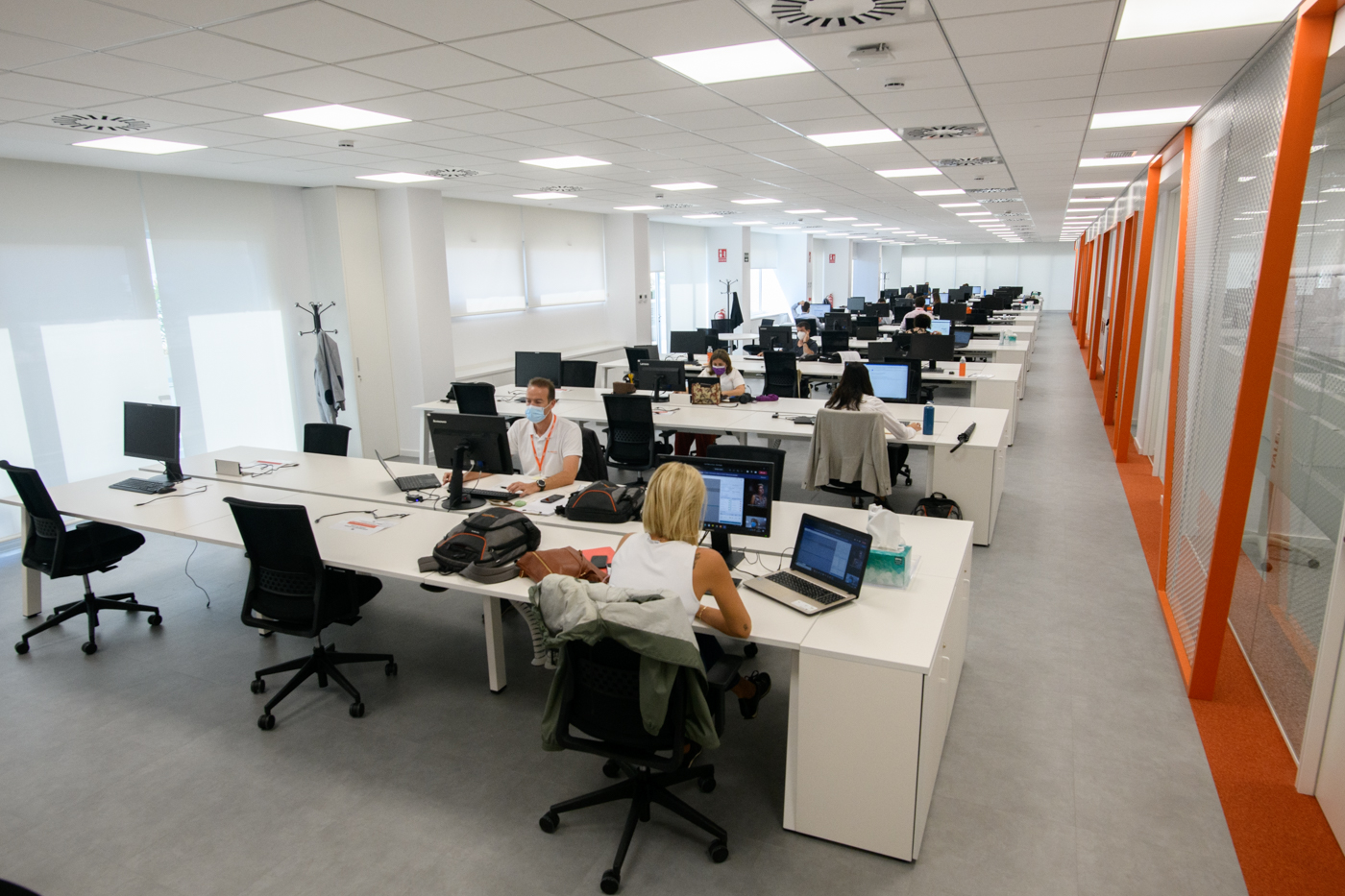 La Generalitat dará 5.492 euros por trabajador con semana de 32 horas en el primer año de ayudas