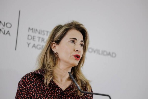 Raquel Sánchez defiende que se mantenga la mascarilla en los vuelos por 
