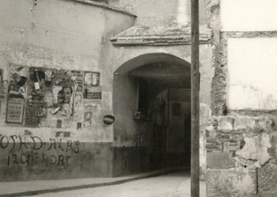 Abre (o encuentra) la Muralla