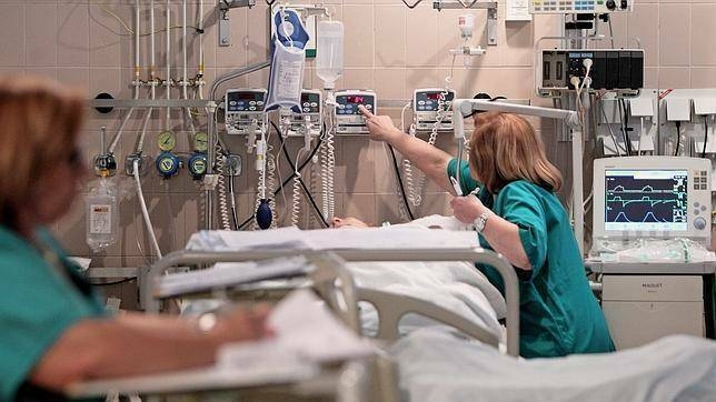 Sanidad refuerza la enfermería con 2.000 nuevas plazas y la consolidación de 8.100