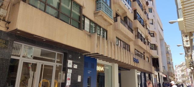 Defensa subasta un local comercial en la calle Mayor de Cartagena de más de 400 metros cuadrados por 270.000 euros