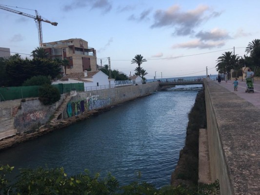 Xàbia acepta las exigencias de la CHJ para poder construir el puente de la calle Génova

