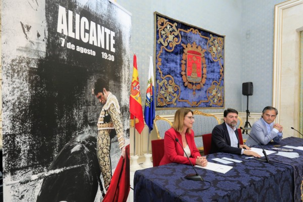 Barcala augura unas fiestas de Fogueres normalizadas tras la covid sin restricciones