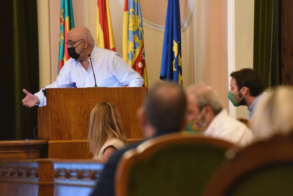 Vidal (Cs) afea al Fadrell que guarde silencio sobre la posible incompatibilidad del director de la banda