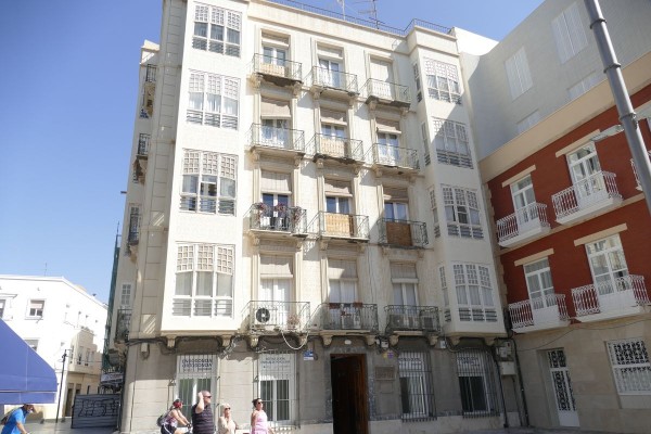 El riesgo a desprendimientos obliga a la reparación de cuatro edificios del Casco Antiguo de Cartagena