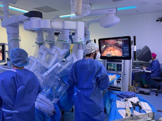 El servicio de Ginecología y Obstetricia del Hospital Santa Lucía de Cartagena se suma a la cirugía robótica
