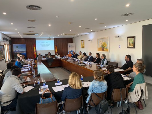 El Campello participa en una jornada sobre el valor turístico y ambiental de las playas de posidonia