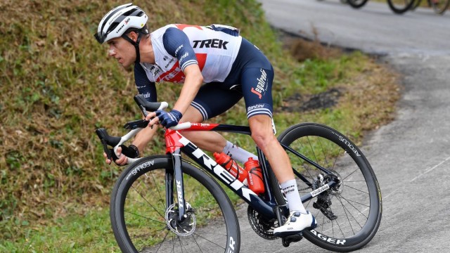 Kamna conquista el Etna y Juan Pedro López se enfunda la maglia rosa
