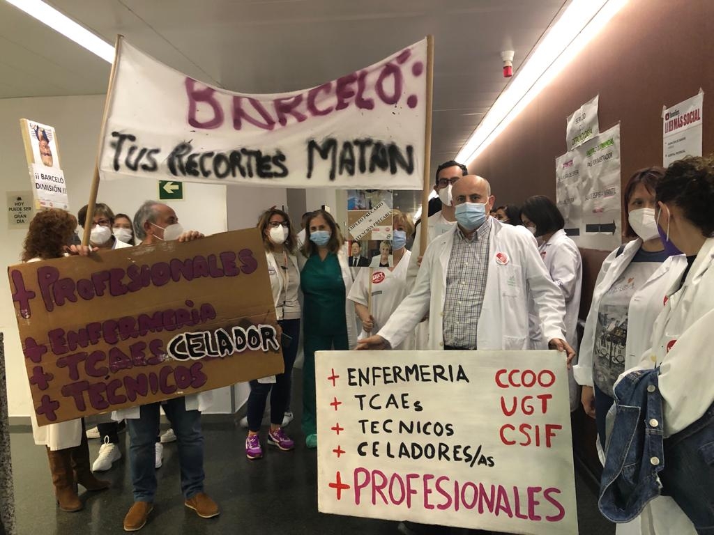 CCOO, CSIF y UGT se encierran en el Provincial en protesta por la precariedad laboral de los sanitarios