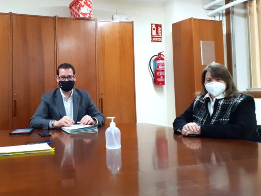 Alicante reubica a los conserjes de tres colegios e insta a Educación a retirar el fibrocemento