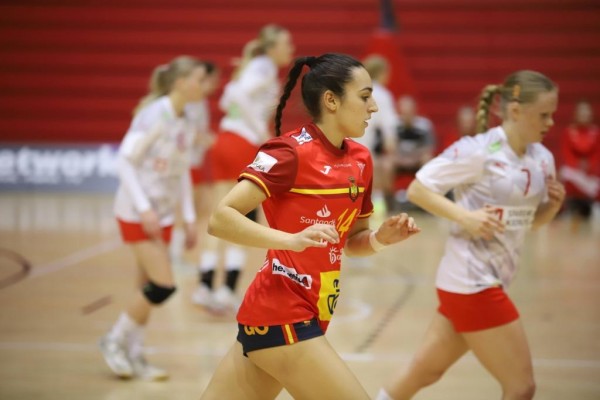 El Elche anuncia el fichaje de la joven extremo María Carrillo
