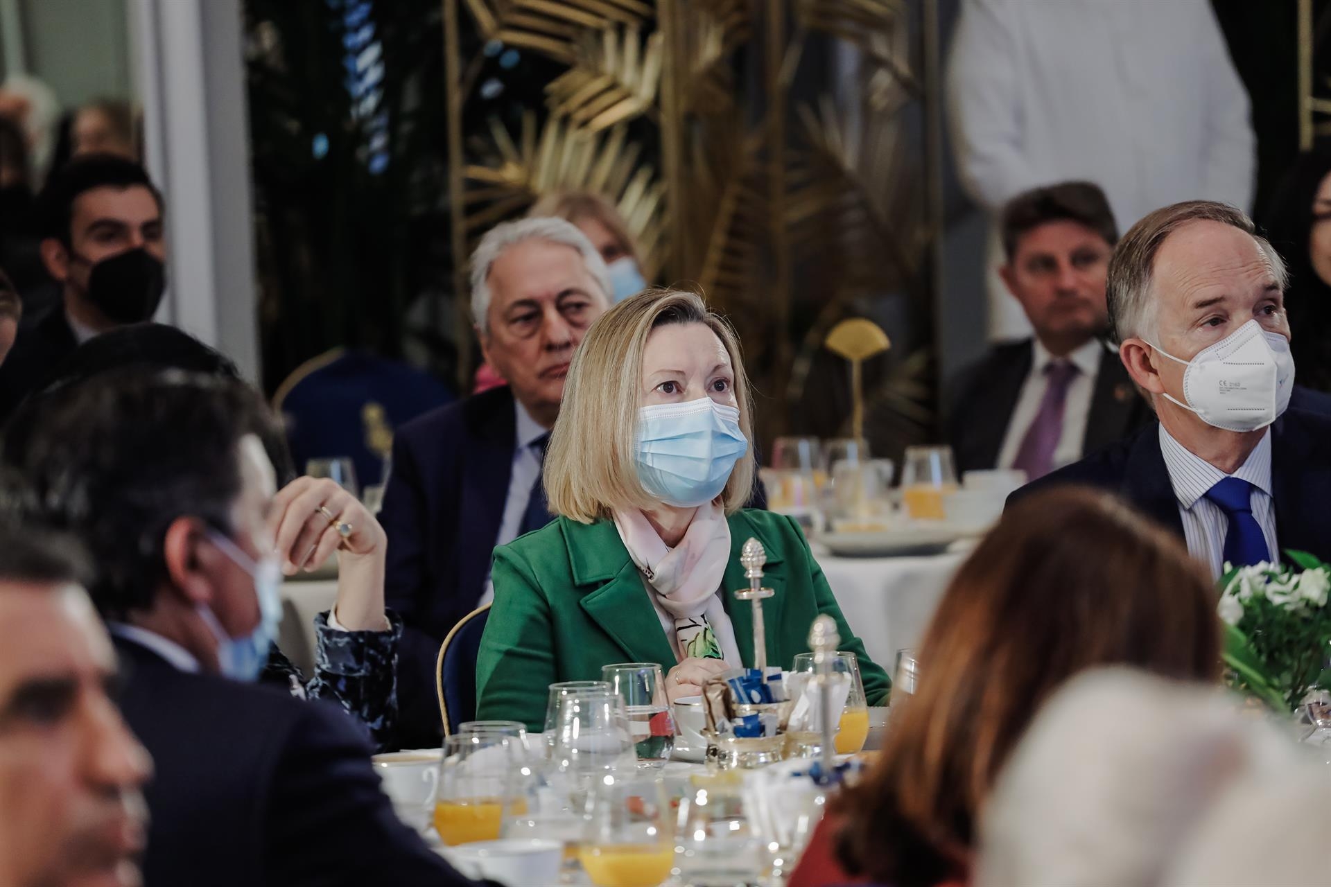 Robles nombra a Amparo Valcarce nueva secretaria de Estado de Defensa