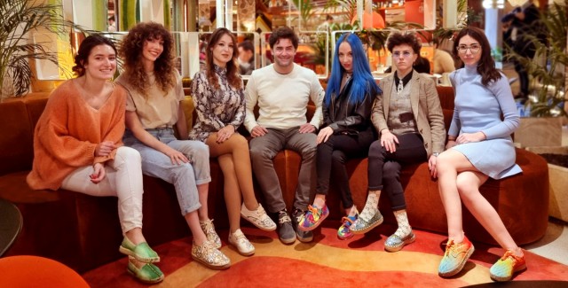 Siete jóvenes artistas a las que seguir los pasos: crean originales diseños para una colección de calzado