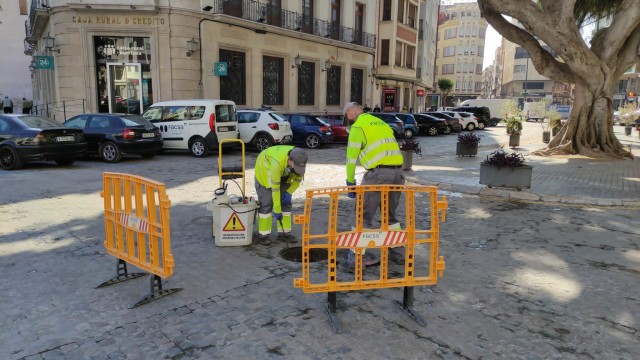 Burriana intensifica los trabajos para combatir las plagas de ratas y cucarachas en el alcantarillado