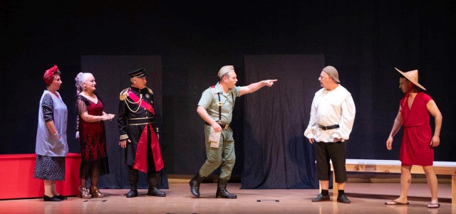 La compañía murciana Tejuba invita a la risa con su versión de la comedia de enredo 'El Eunuco'