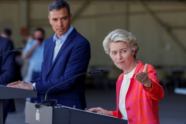  Bruselas replica a España y Portugal que aún no ha tomado una decisión sobre limitar el gas