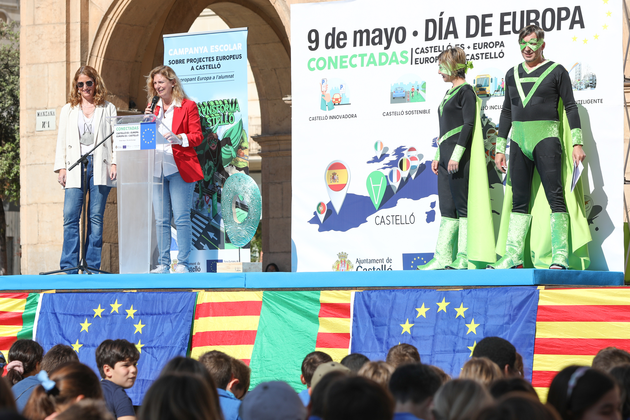 Castelló defiende la paz y celebra junto a 200 escolares su sintonía con Europa
