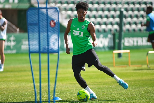 El Elche prepara con Mojica, Olaza y Boyé la visita del Atlético de Madrid 