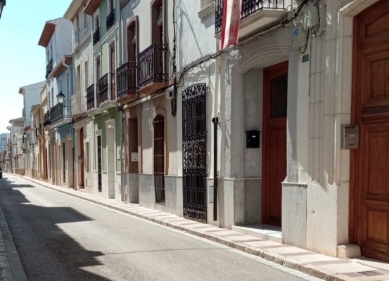 Gata reduce a circulación única ocho calles para minimizar la contaminación

