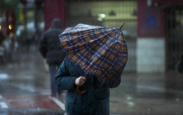 El temporal obliga a desviar a San Javier un avión con destino Alicante-Elche