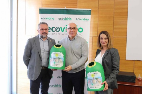 San Vicente y Ecovidrio fomentan la concienciación del reciclaje a través 'La reconquista del vidrio'