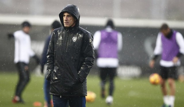 La lluvia condiciona el último entrenamiento del Valencia CF