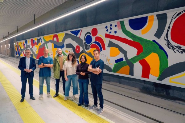 Dos murales artísticos de 200 m2 llenan de color los andenes de la estación de Russafa de la L-10