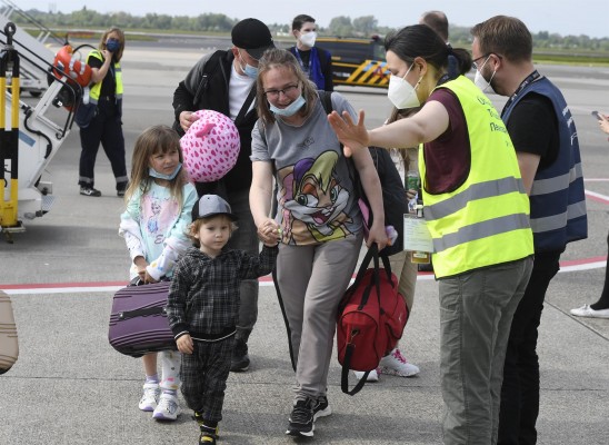 Más de 5,8 millones de refugiados han salido de Ucrania desde el inicio de la invasión rusa