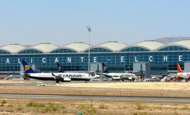 El Elche cambia el tren por el avión para viajar a Madrid