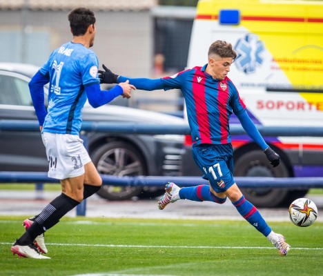 El Atlético Levante se agarra al efecto Chema Sanz