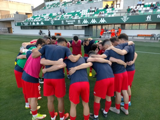 El Alcoyano encuentra tarde el camino hacia el gol