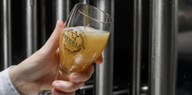 Estrella de Levante celebra la final del primer 'Concurso regional de Tiraje de Cerveza' en su Sala de Catas