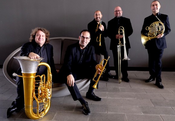 Vila-real congrega a 300 artistes locals en un espectacle encapçalat per Spanish Brass