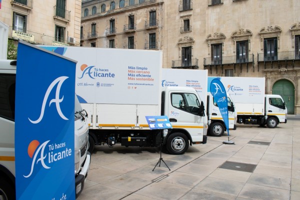 Alicante recibe el premio Escoba de Platino por las mejoras en el servicio de limpieza en dos años 