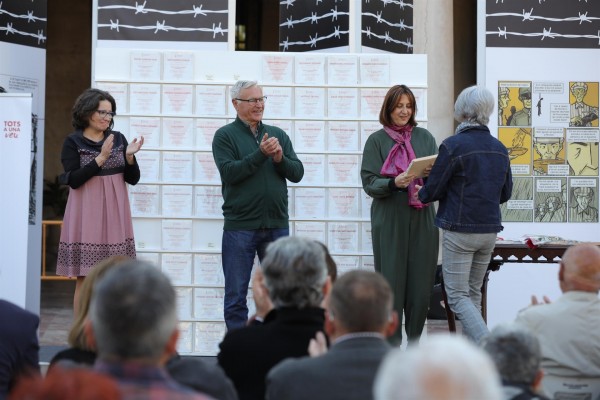 La Generalitat y València rinden homenaje a 85 víctimas del holocausto con los 'Taulells de la Memòria'