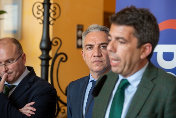 La cúpula del PP da calor a Mazón: 