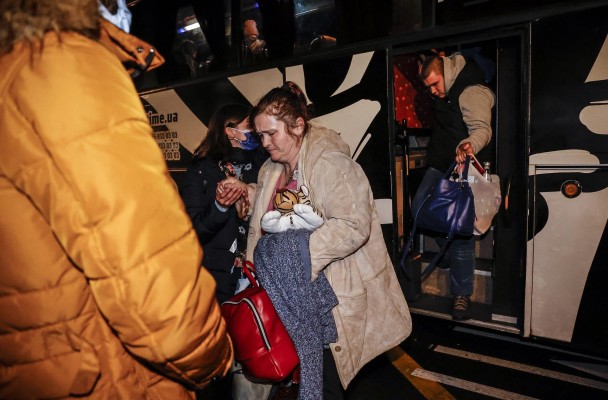 Les Corts piden impulsar corredores humanitarios para garantizar suministros