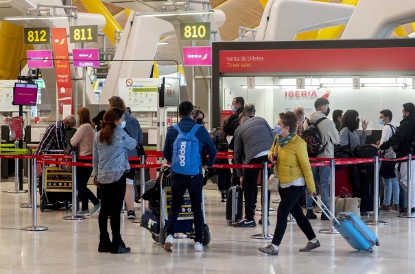 La Eurocámara avala mantener un año más el certificado covid para viajes dentro de la UE