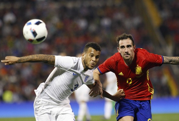 Un voluntarioso Paco Alcácer se queda sin marcar en la victoria de 'La Roja'