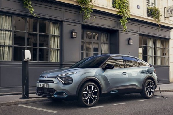 El 'español' Citroën ë-C4 alcanza una cuota del 11% en abril en el mercado de coches eléctricos